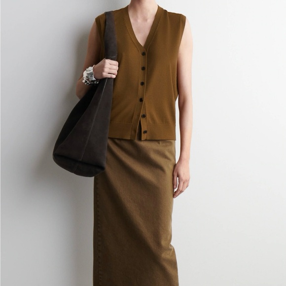 Brown Hobo Bag with Minimalist Design - Picture 3 of 8